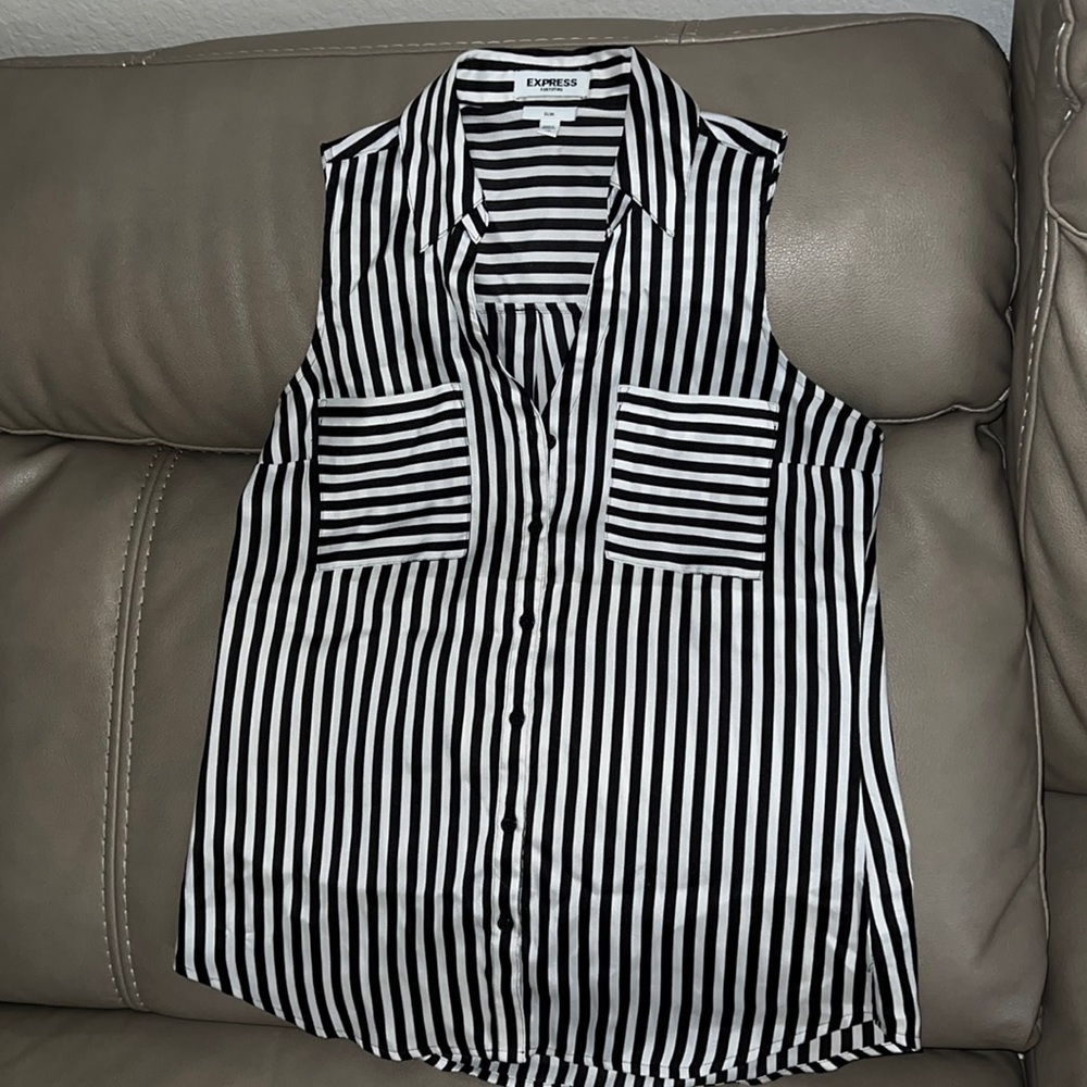 Slim fit button down express blouse